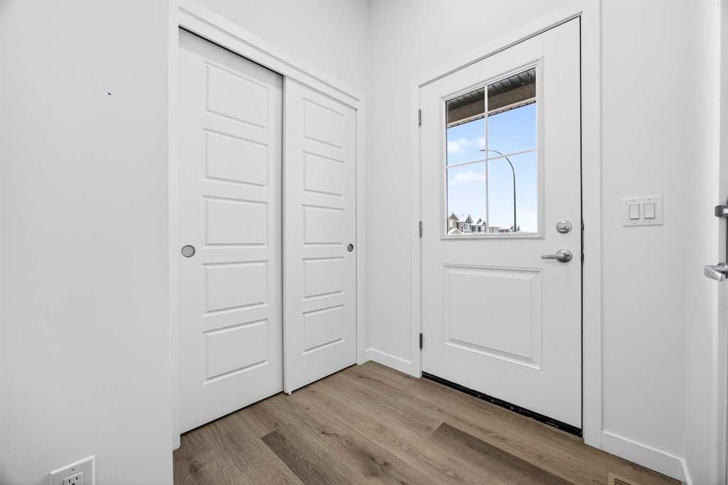 58 Creekside Way SW, Calgary — photo 2 of 47