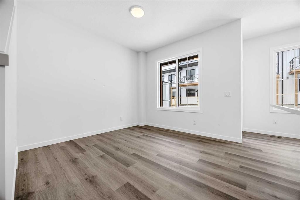 58 Creekside Way SW, Calgary — photo 4 of 47