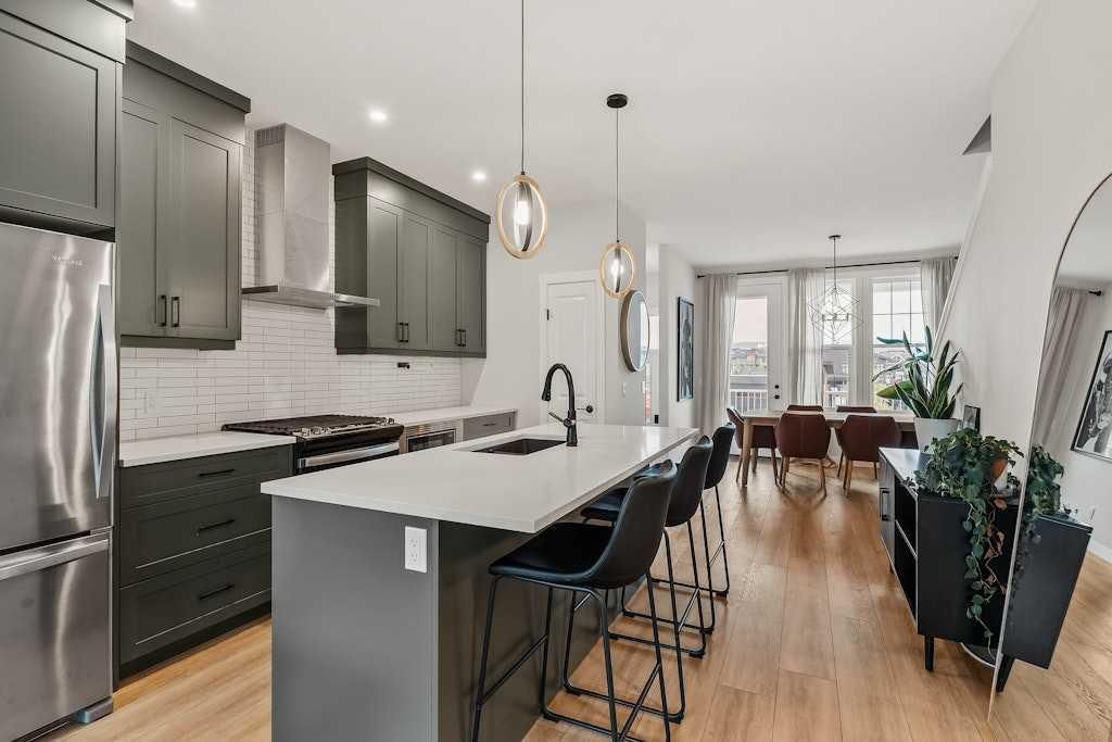 168 Rowmont Boulevard NW, Calgary — main listing photo