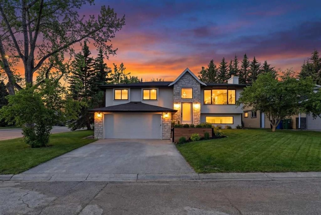 902 Varsity Estates Place NW, Calgary — main listing photo
