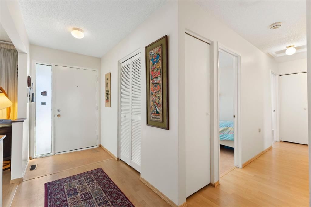 115 Midvalley Place SE, Calgary — photo 3 of 50