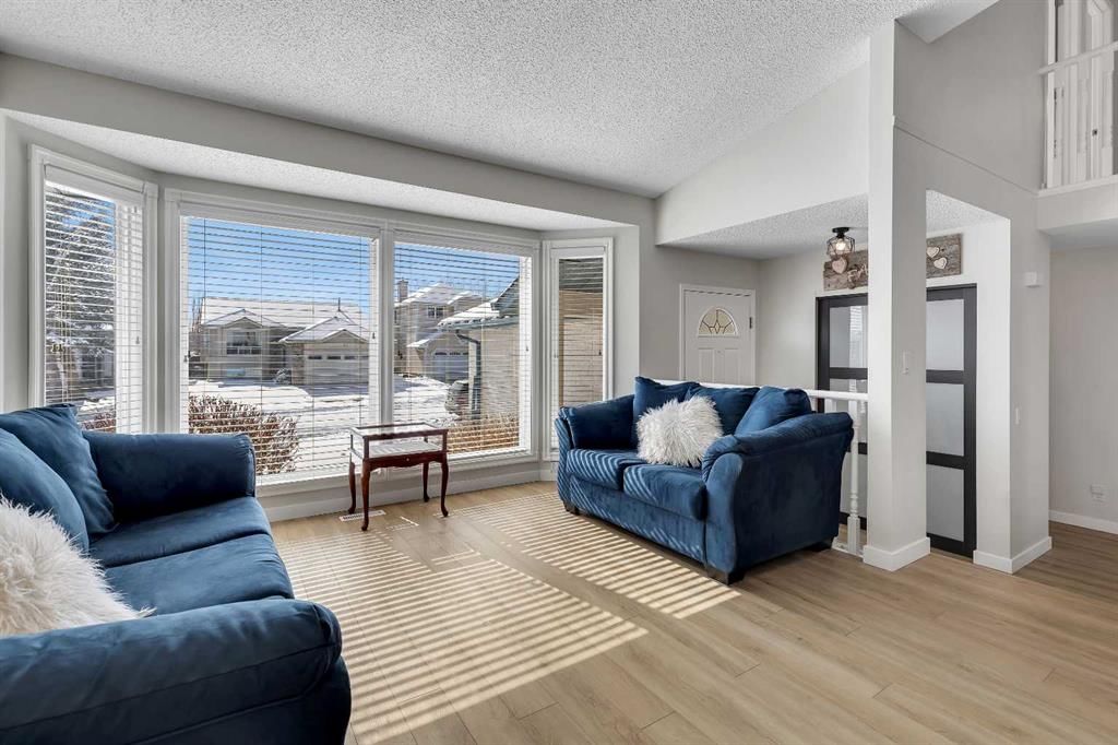 12 Harvest Oak Place NE, Calgary — photo 3 of 31
