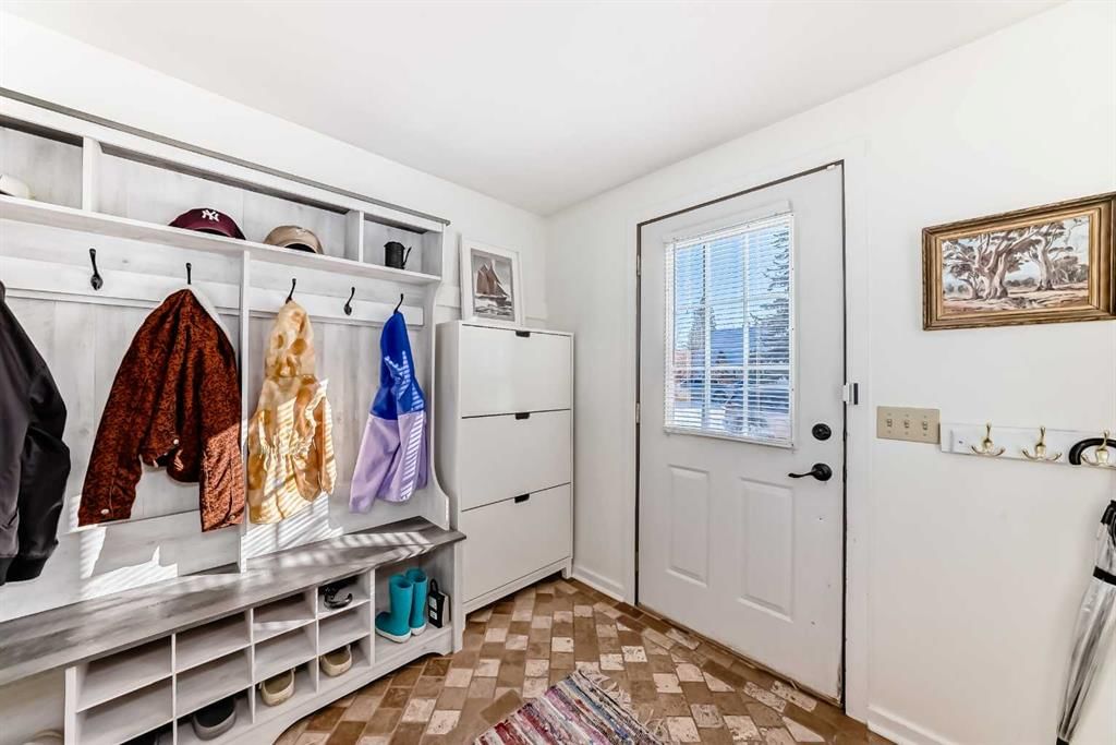 530 18A Street NW, Calgary — photo 4 of 50