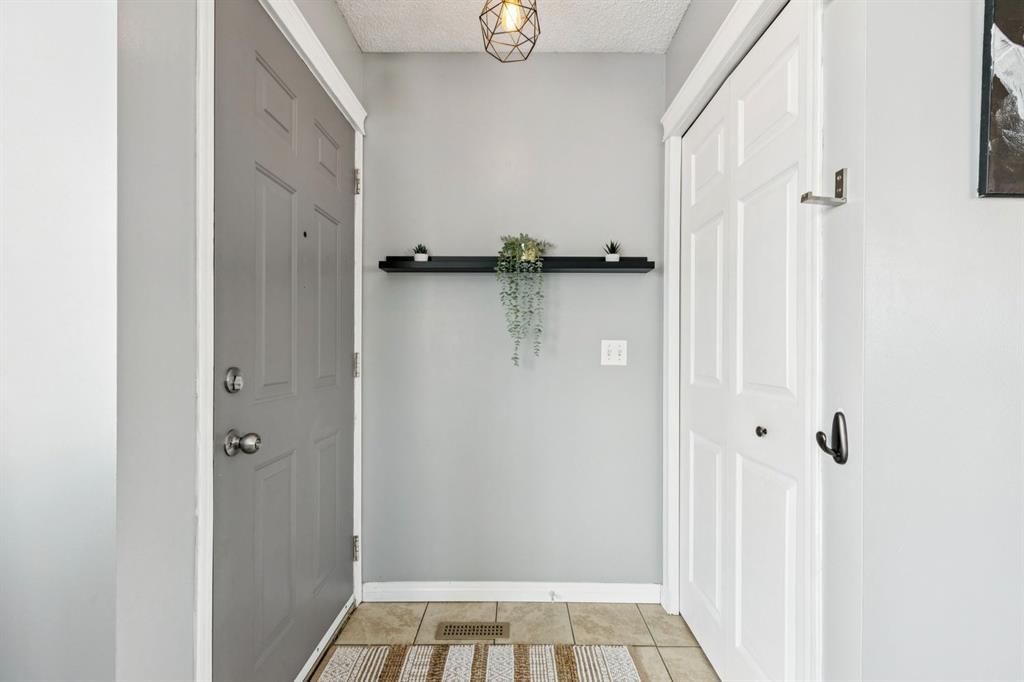 175 Rivercrest Close SE, Calgary — photo 3 of 44