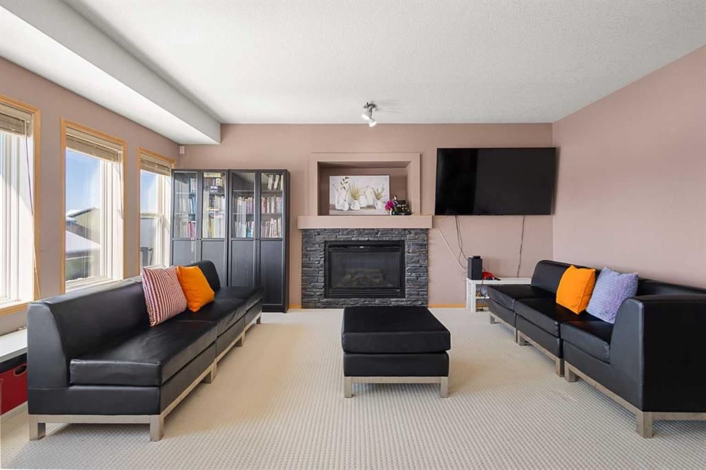 146 Panamount Villas NW, Calgary — photo 3 of 50