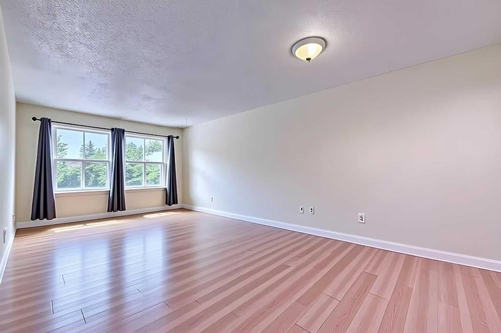 87 Bedford Drive NE, Calgary — photo 3 of 26