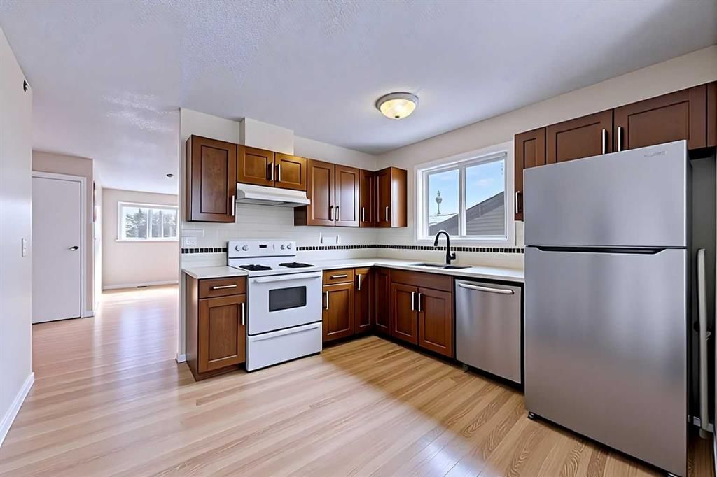 87 Bedford Drive NE, Calgary — photo 5 of 26