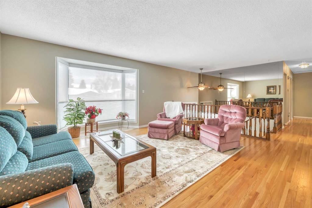 12132 Lake Waterton Crescent SE, Calgary — photo 3 of 44
