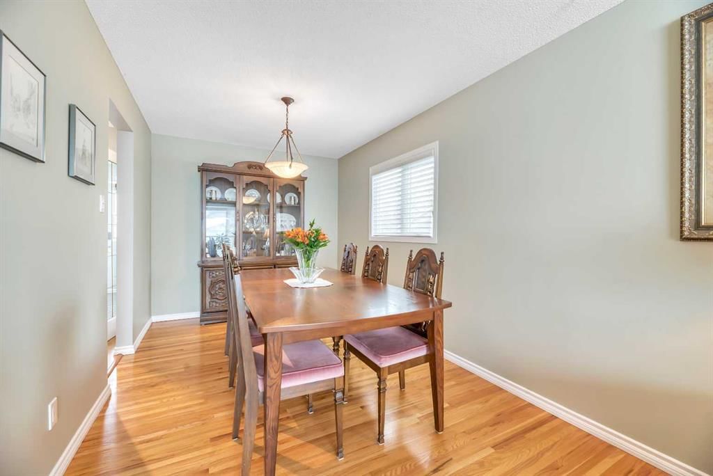 12132 Lake Waterton Crescent SE, Calgary — photo 5 of 44