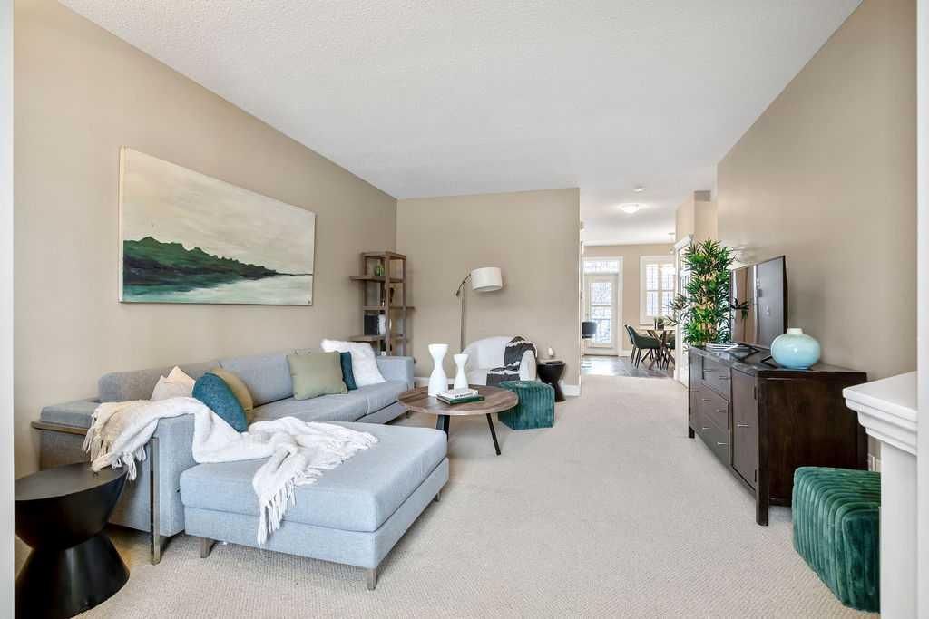 15, 27 Springborough Boulevard SW, Calgary — photo 3 of 42