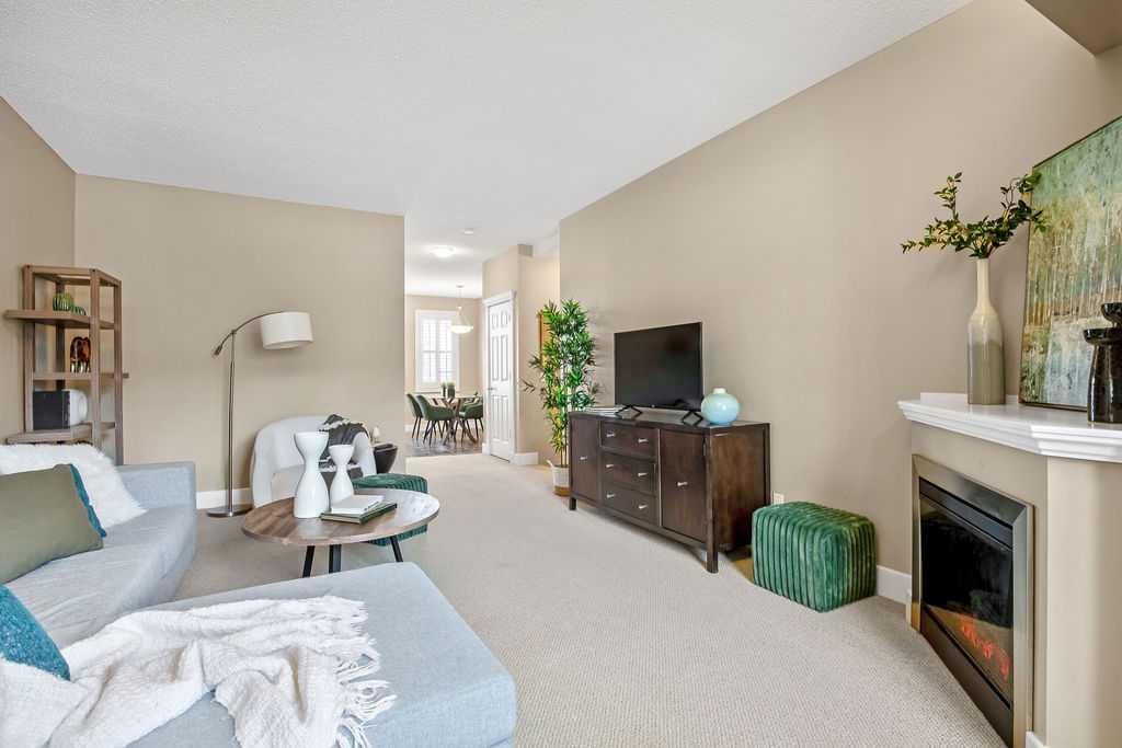 15, 27 Springborough Boulevard SW, Calgary — photo 4 of 42