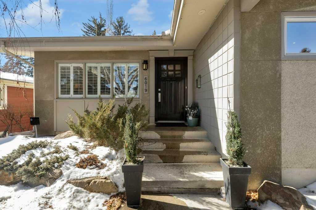6019 Lakeview Drive SW, Calgary — photo 5 of 39
