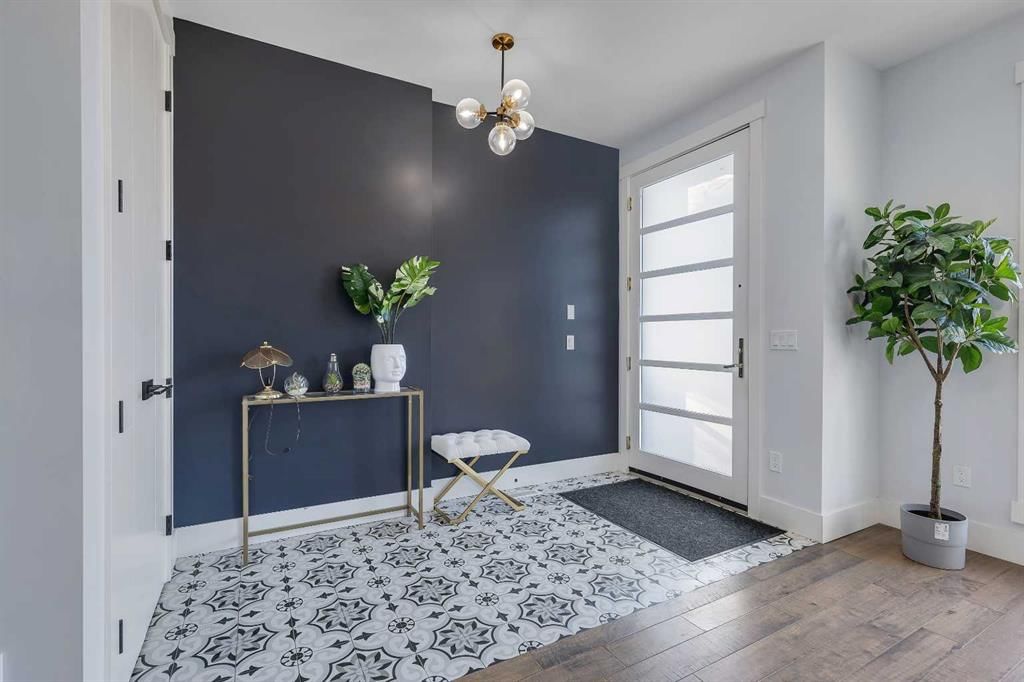 3528 3 Street NW, Calgary — photo 3 of 38
