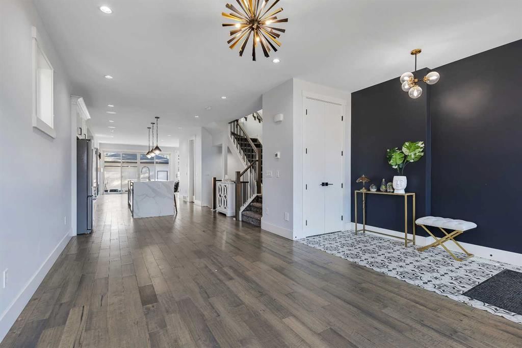 3528 3 Street NW, Calgary — photo 4 of 38