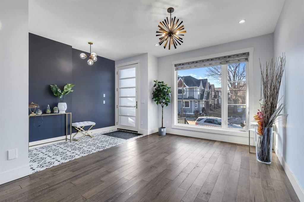 3528 3 Street NW, Calgary — photo 5 of 38