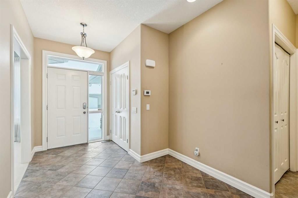 67 Elysian Crescent SW, Calgary — photo 2 of 37