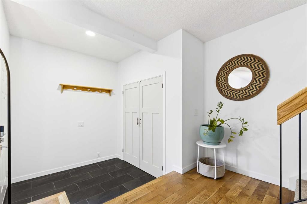 77 Point Drive NW, Calgary — photo 3 of 50