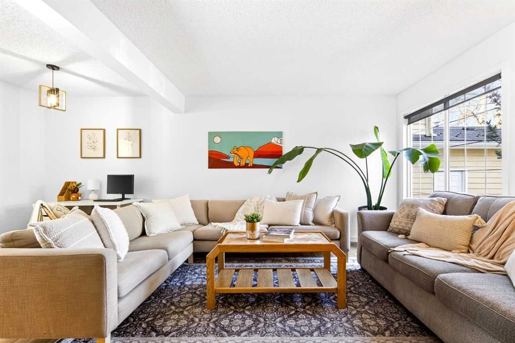 77 Point Drive NW, Calgary — photo 4 of 50