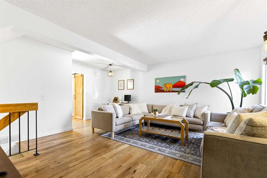 77 Point Drive NW, Calgary — photo 5 of 50