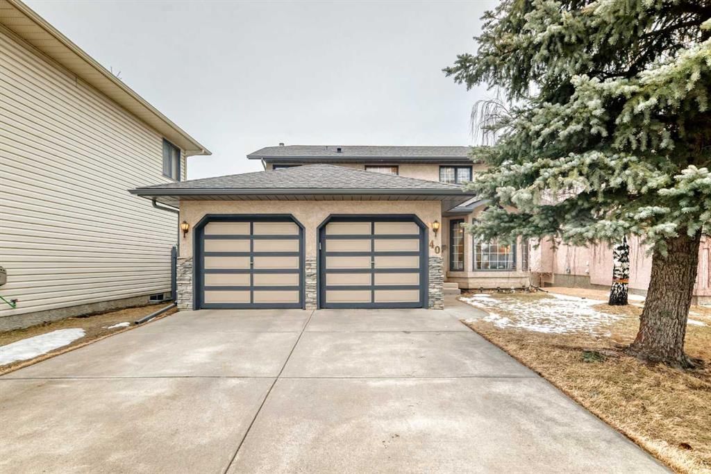 40 Harvest Glen Mews NE, Calgary — main listing photo