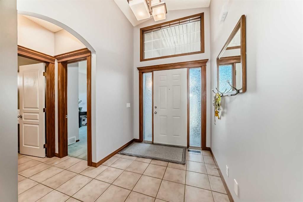 60 Hamptons Terrace NW, Calgary — photo 5 of 49