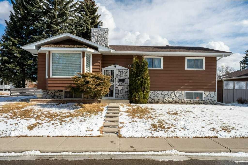 3204 33 Street SE, Calgary — main listing photo
