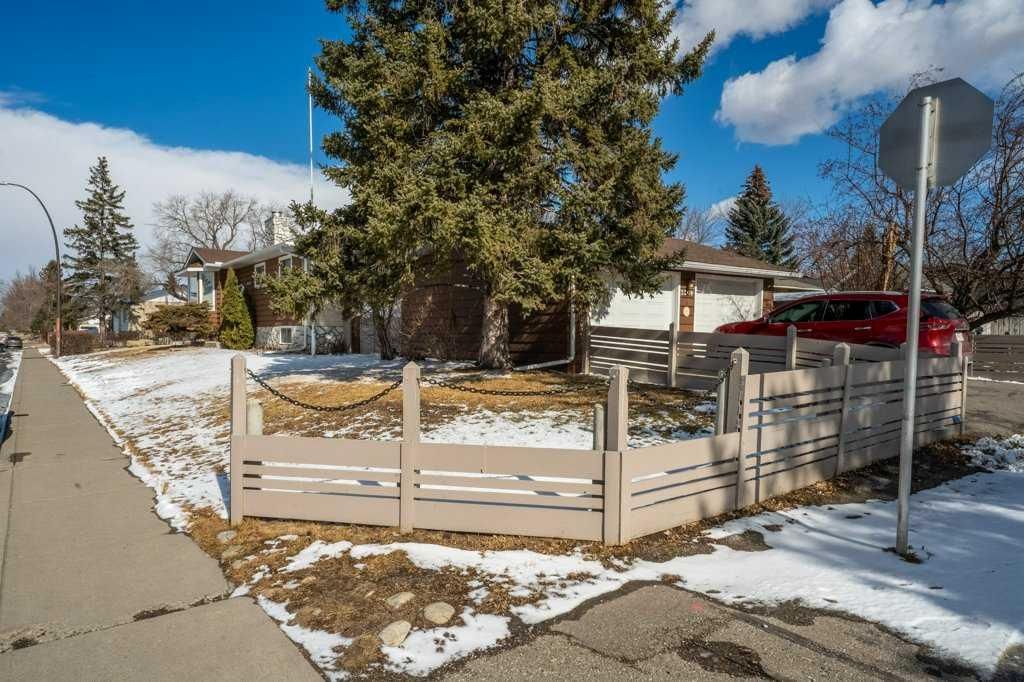 3204 33 Street SE, Calgary — photo 4 of 42