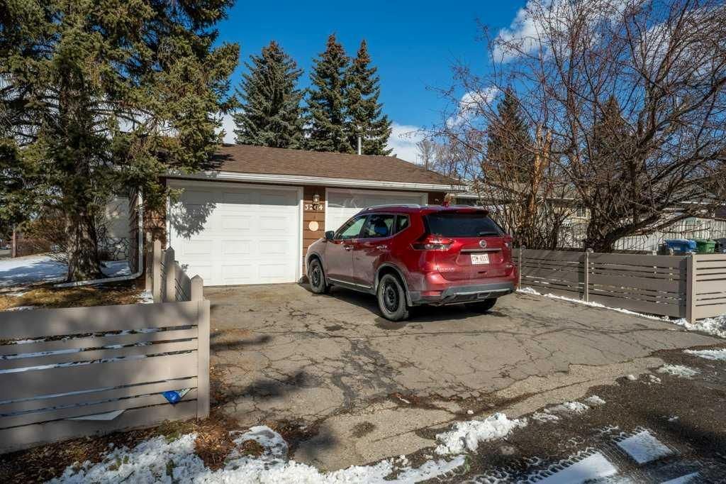 3204 33 Street SE, Calgary — photo 5 of 42