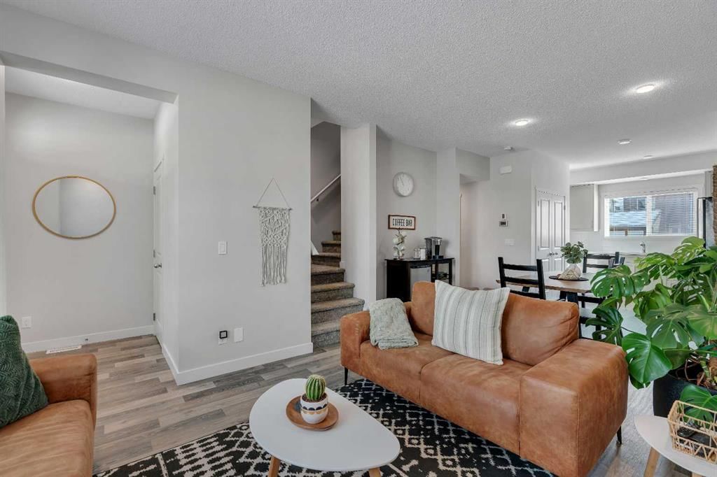 24 Carringvue Way NW, Calgary — photo 4 of 43