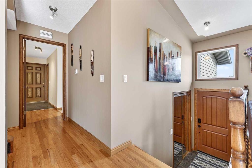 5027 Norris Road NW, Calgary — photo 2 of 49