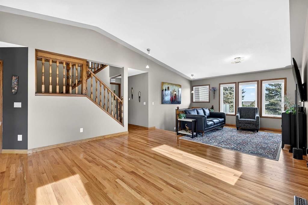 5027 Norris Road NW, Calgary — photo 3 of 49