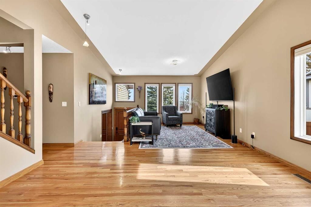 5027 Norris Road NW, Calgary — photo 5 of 49