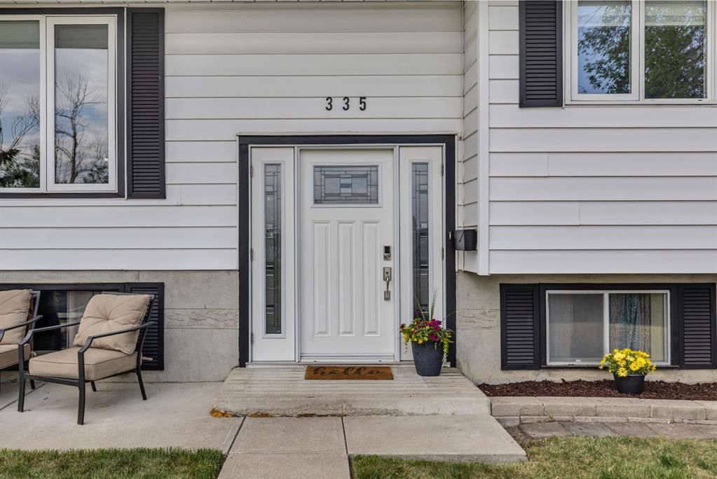 335 Huntbourne Hill NE, Calgary — photo 2 of 47