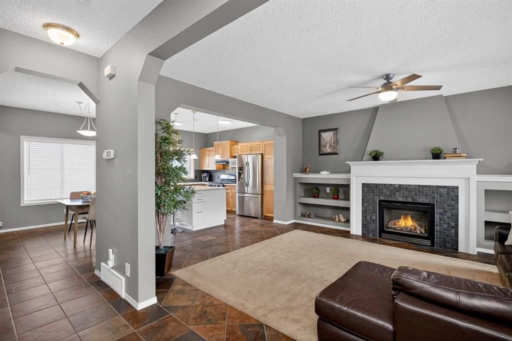 210 Elgin View SE, Calgary — photo 4 of 50