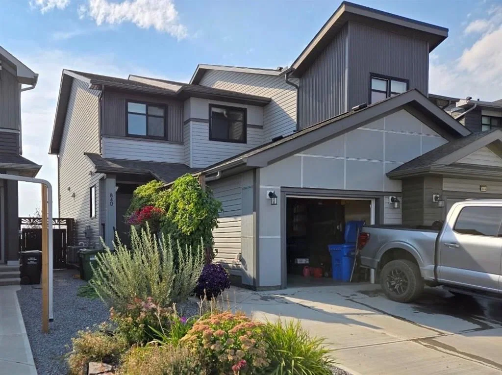 840 Seton Circle SE, Calgary — main listing photo