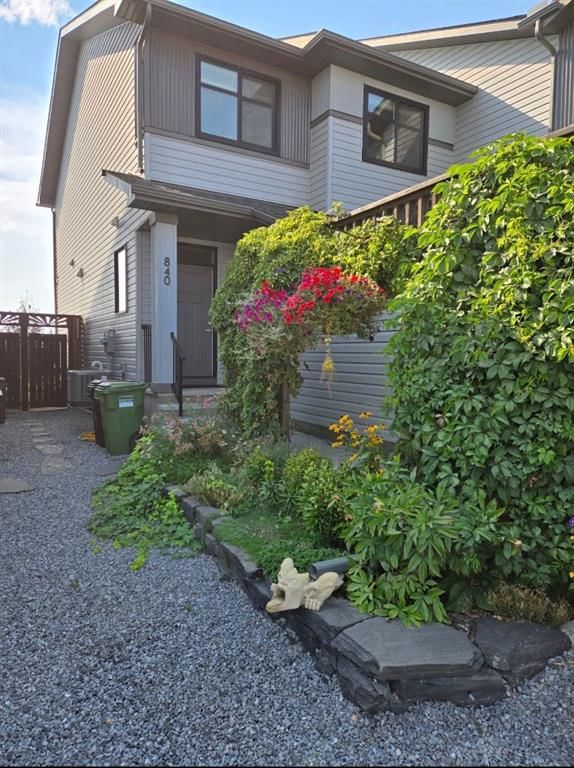 840 Seton Circle SE, Calgary — photo 3 of 43