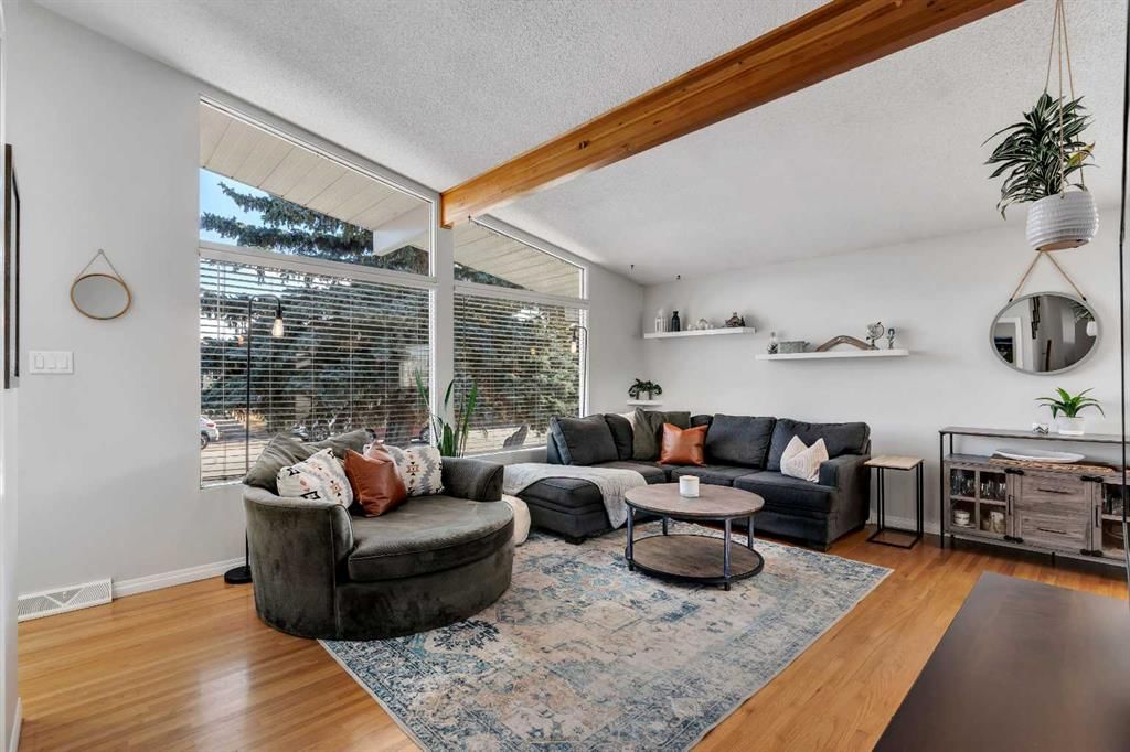 9939 Maplecreek Drive SE, Calgary — photo 2 of 41