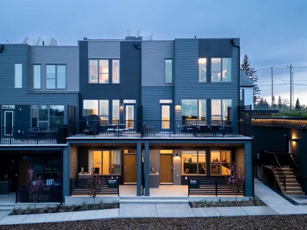 220 Sovereign Common SW, Calgary — photo 2 of 34
