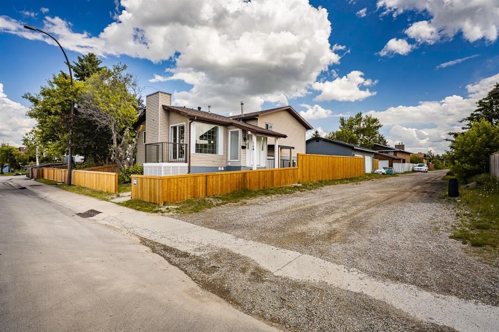 140 Whitworth Way, Calgary — main listing photo