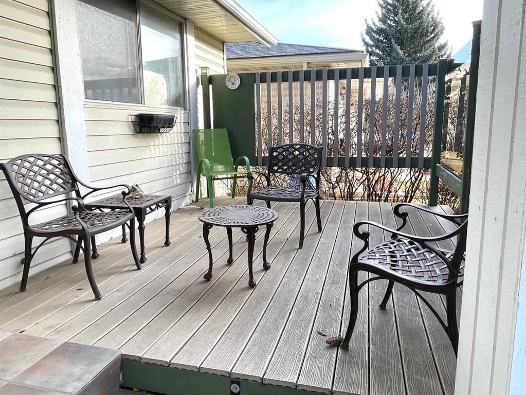 247 Bracewood Road SW, Calgary — photo 2 of 28