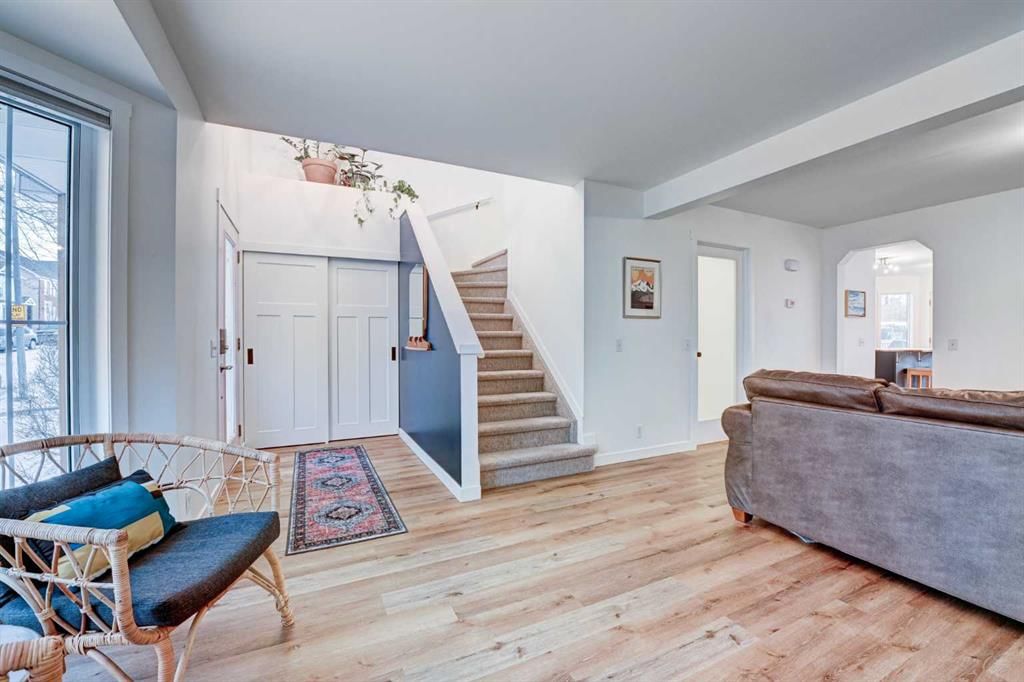 126 Hidden Crescent NW, Calgary — photo 3 of 47