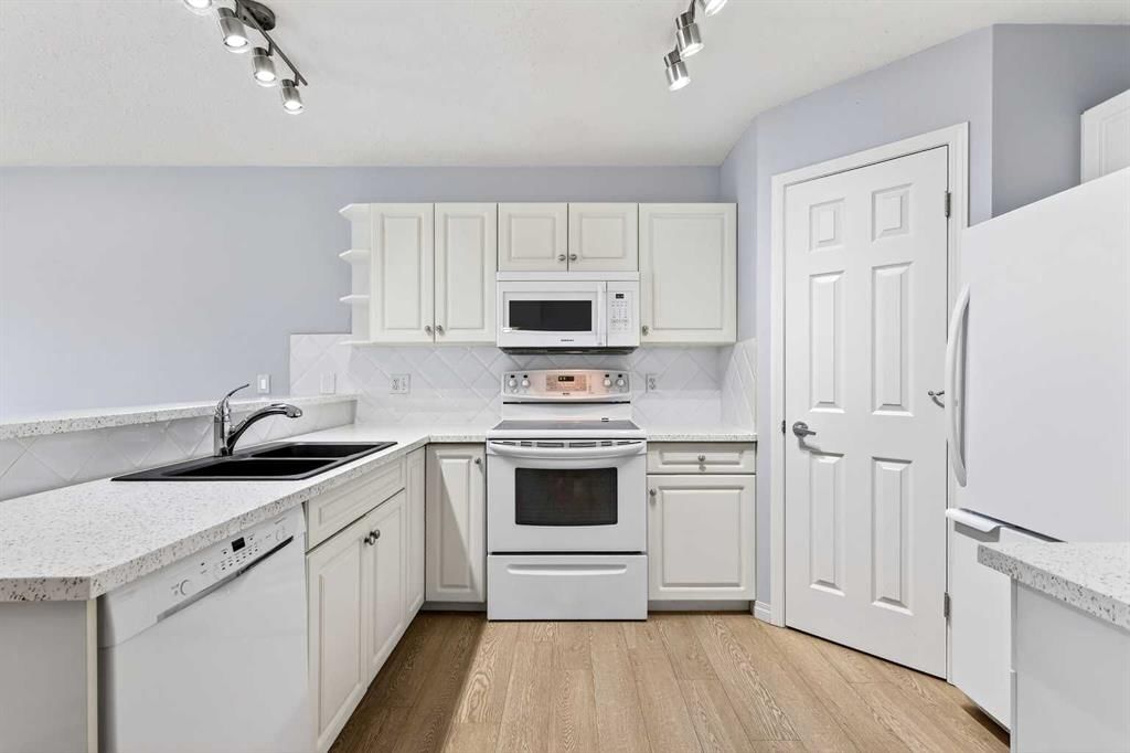 11 Chaparral Ridge Terrace SE, Calgary — photo 4 of 32