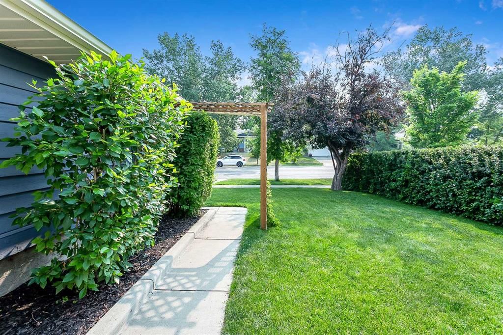 188 Suncrest Way SE, Calgary — photo 3 of 46