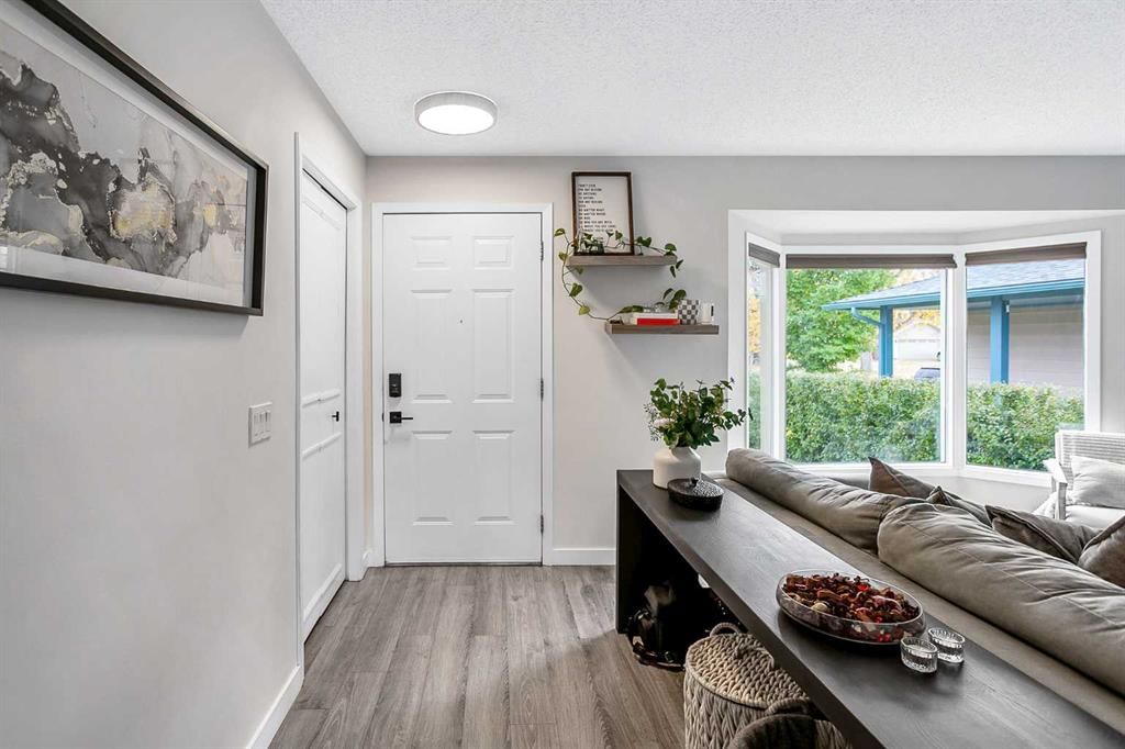188 Suncrest Way SE, Calgary — photo 4 of 46