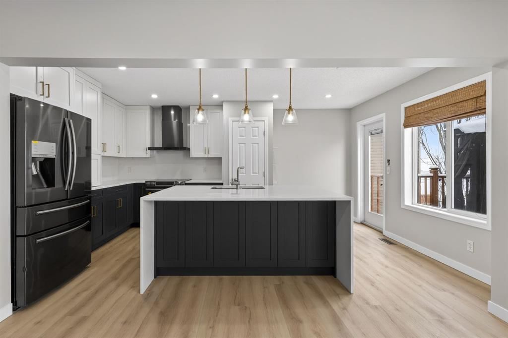 31 Bridlecrest Street SW, Calgary — photo 3 of 48