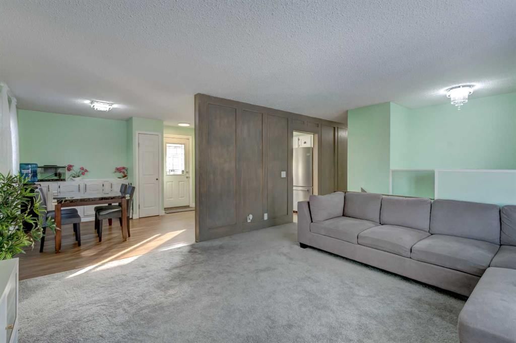 1059 Pinecliff Drive NE, Calgary — photo 4 of 34