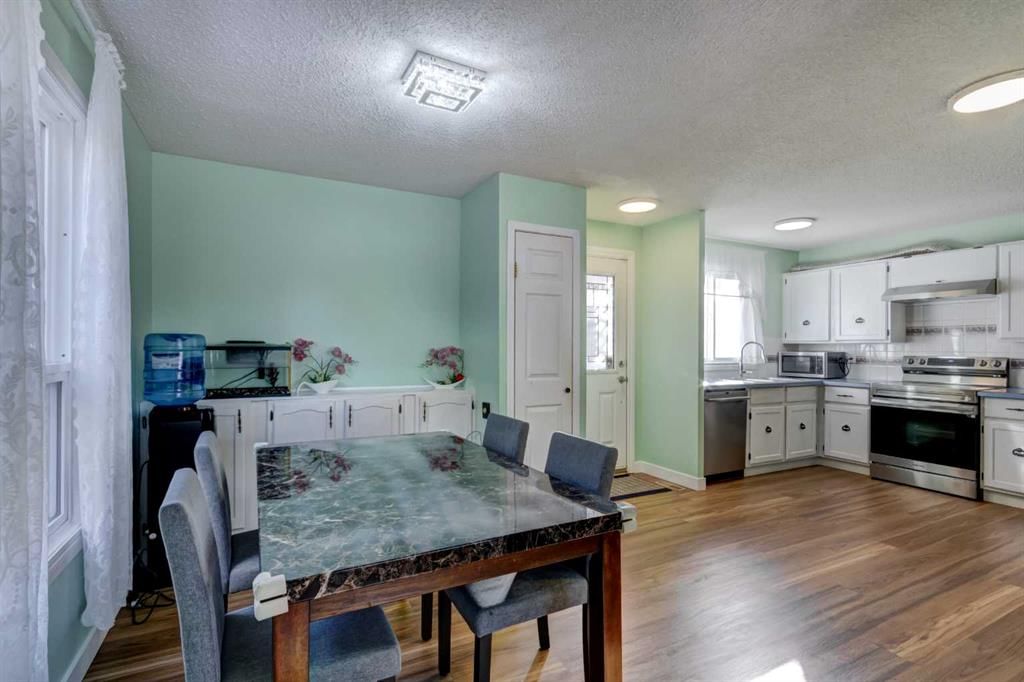1059 Pinecliff Drive NE, Calgary — photo 5 of 34