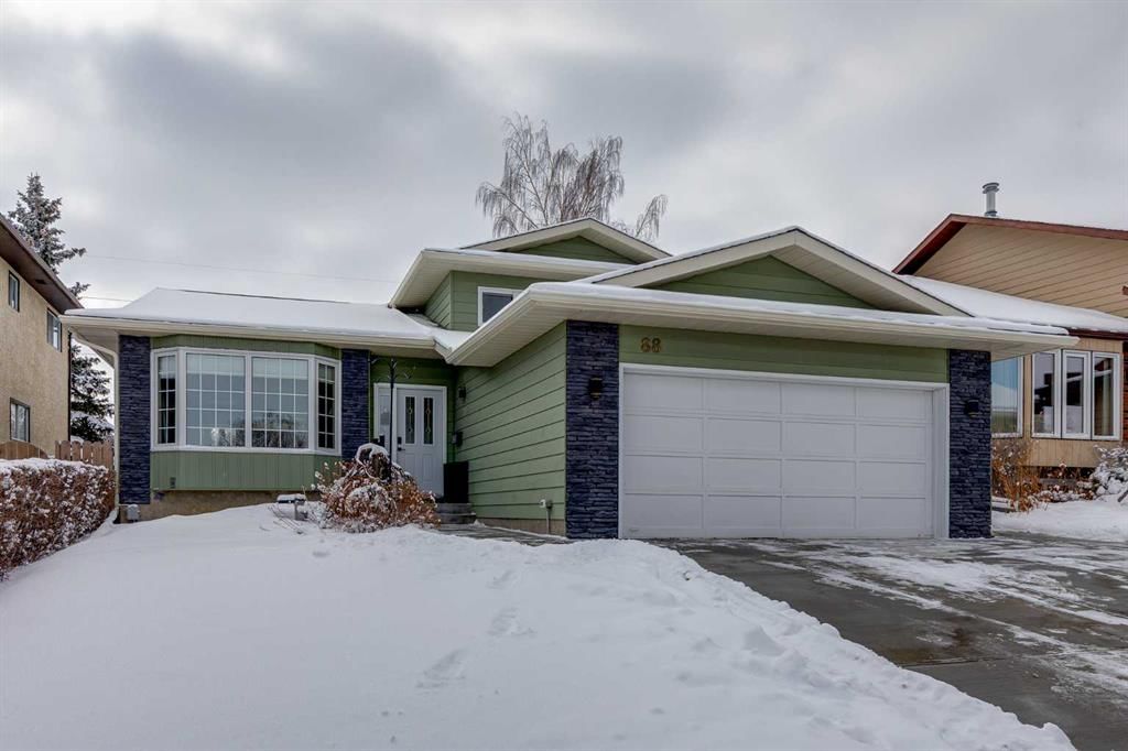 88 Bermondsey Way NW, Calgary — main listing photo