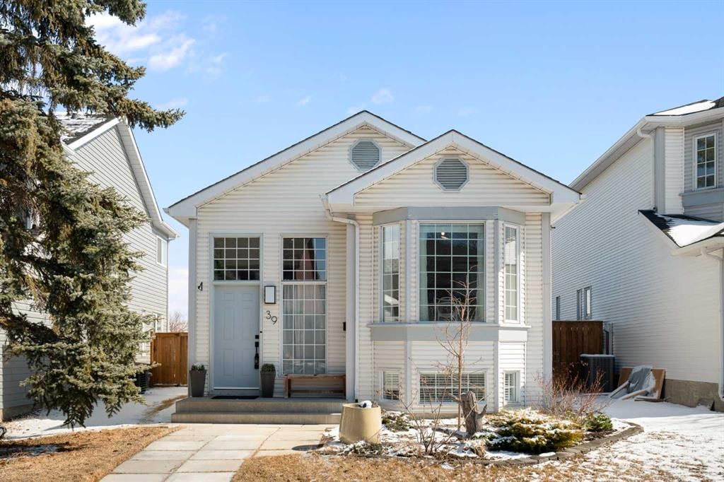39 River Rock Circle SE, Calgary — main listing photo