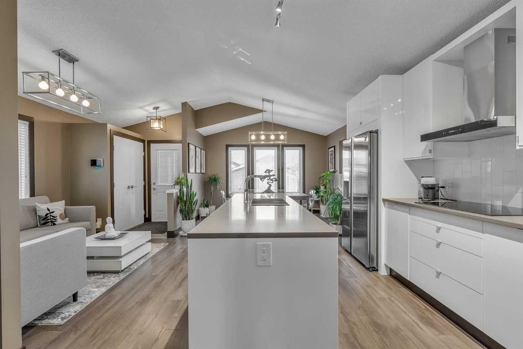 210 Copperstone Grove SE, Calgary — photo 4 of 40